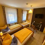 Gute Nacht Hotel *
