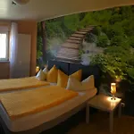 Gute Nacht Hotel *