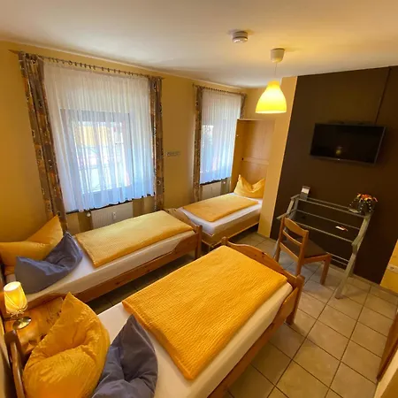 Gute Nacht Hotel *
