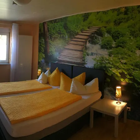 Gute Nacht Hotel *