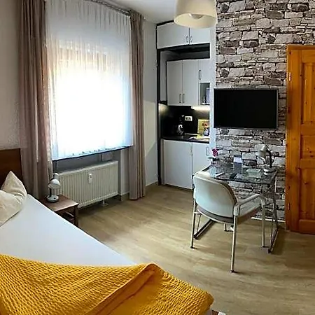 Gute Nacht Hotel *