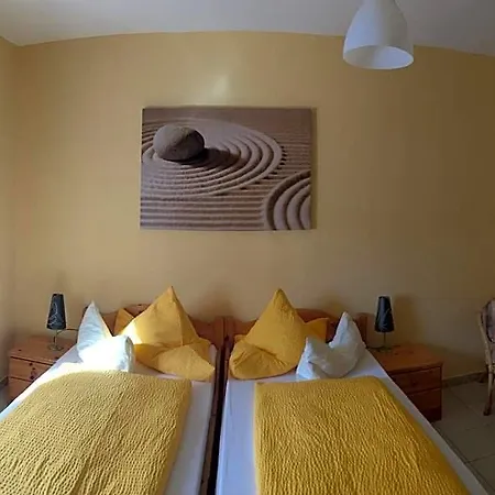 Gute Nacht Hotel *