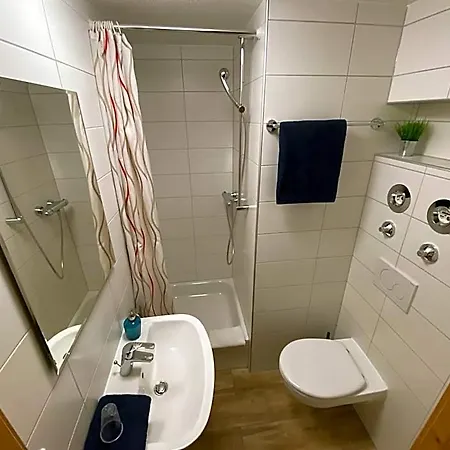 Gute Nacht Hotel *